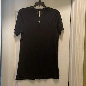 Lululemon black tshirt